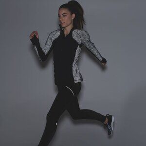 HTF GUC Lululemon Race With Grace 1/2 Zip II *Lights Out Sz4